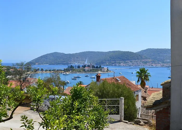 Apartment Corner Of Joy Vis