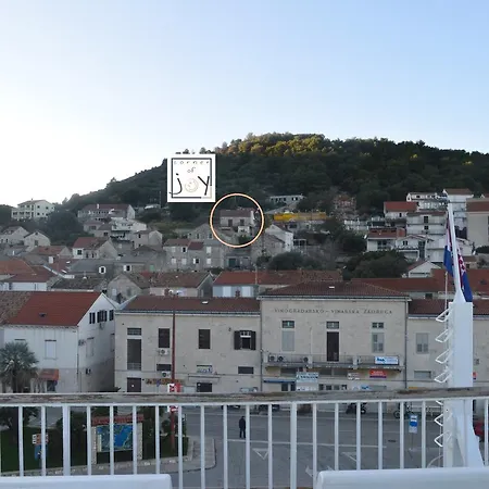 Corner Of Joy Apartman Vis